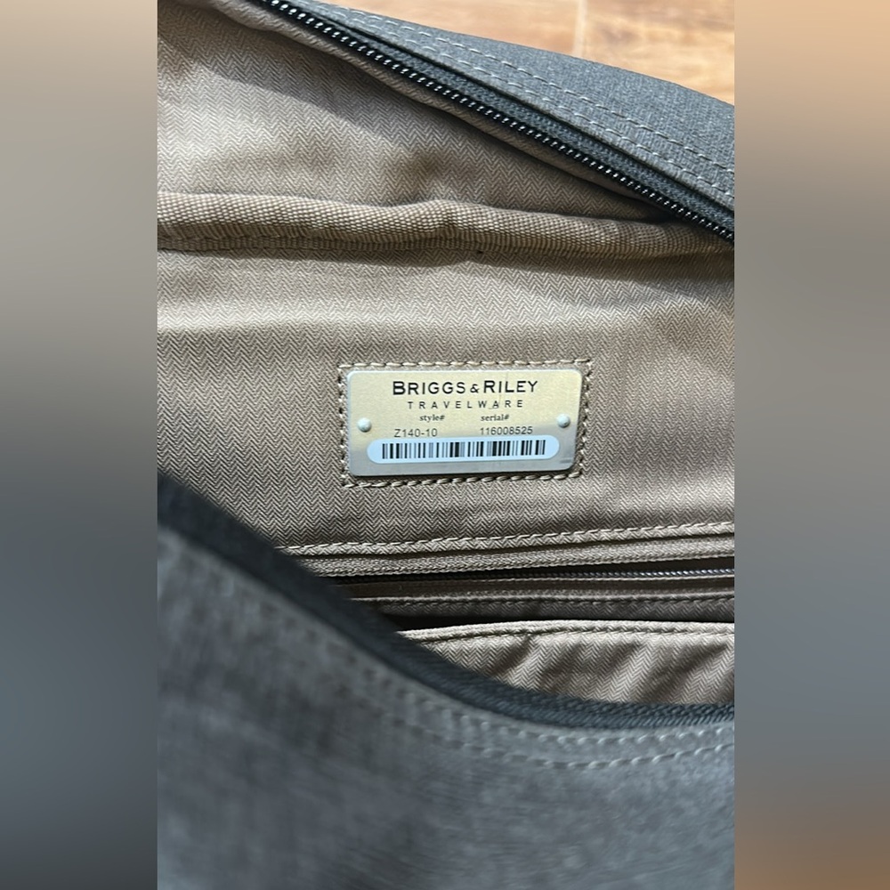 Briggs & Riley Navy Briefcase - Picture 6 of 7